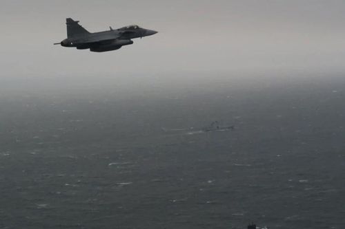 Tiêm kích JAS 39 Thụy Điển bám sát tàu ngầm Kilo Nga ở cửa ngõ biển Baltic