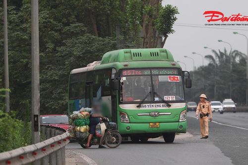 Xử lý nhiều trường hợp đi xe máy vào cao tốc Đại lộ Thăng Long