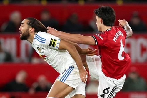 Lisandro Martinez hóa tội đồ trong ngày trở lại