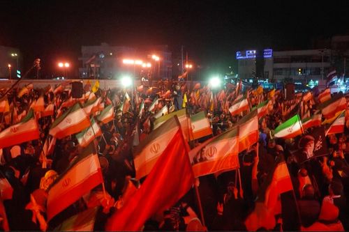 Biển người Iran ủng hộ chính phủ, thách thức lệnh phong tỏa Mỹ