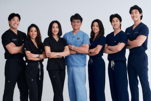 Gia đình có 7 bác sĩ gây sốt MXH