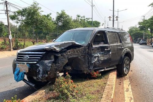 Hai thanh niên rủ nhau đi trộm ôtô dù không biết lái