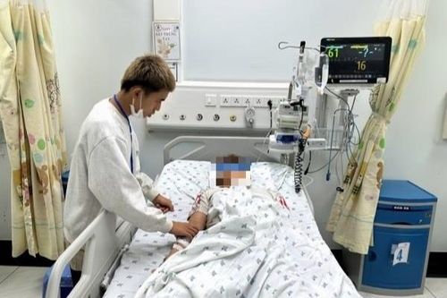 Đang khỏe mạnh, thiếu niên ở TP.HCM đột ngột yếu tay chân