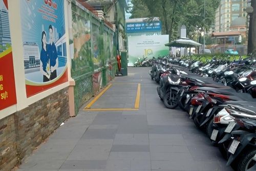 Sở Xây dựng TP.HCM: Cấp phép bãi xe Đường sách đúng quy định