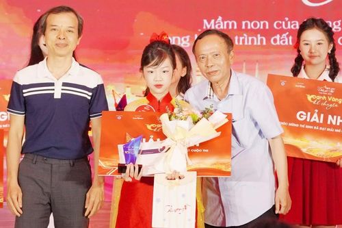 Nữ sinh lớp 7 đăng quang 'Oanh Vàng kể chuyện': Bản lĩnh từ sự tự tin và những 'hình ảnh trong trí nhớ'
