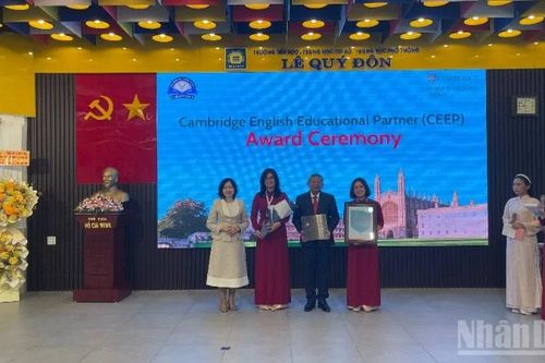 Lâm Đồng: Trường Lê Quý Đôn đón nhận Cambridge English Educational Partner