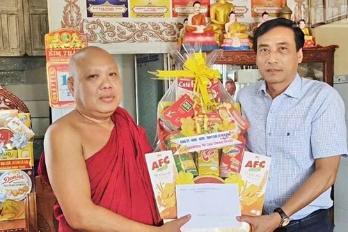 Cà Mau: Lãnh đạo tỉnh và các cơ sở tiếp tục thăm, chúc Tết Chôl Chnăm Thmây của đồng bào Khmer