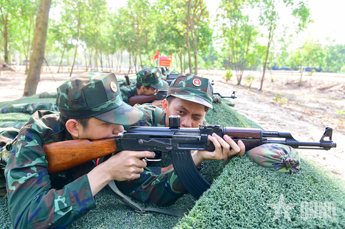 Chiến sĩ mới Lữ đoàn 26 (Quân khu 7): Những giọt mồ hôi tôi rèn bản lĩnh