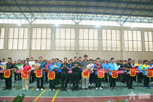 Bộ Tổng Tham mưu tổ chức Giải cầu lông, bóng bàn chào mừng kỷ niệm các ngày lễ lớn
