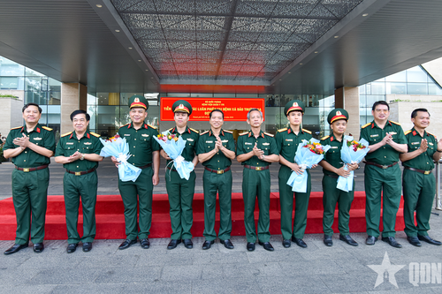 Thầy thuốc trẻ Bệnh viện Quân y 175 lên đường công tác tại Bệnh xá đảo Trường Sa