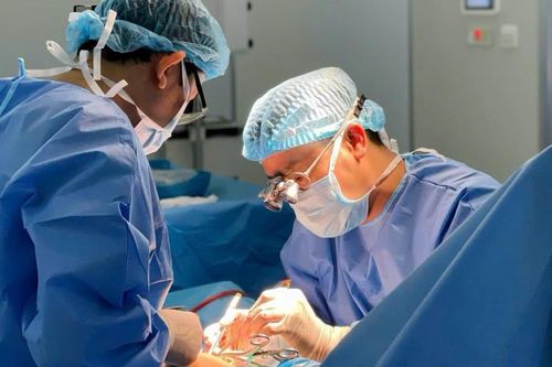 Phẫu thuật thành công, giữ lại đôi chân cho cụ ông 81 tuổi