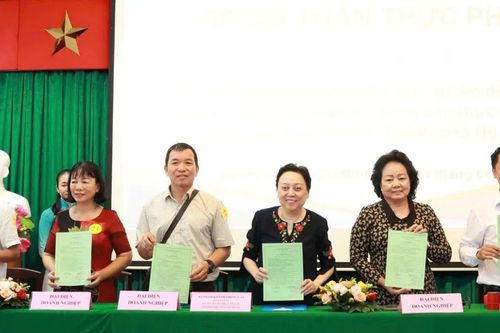 TPHCM: Hơn 300 đơn vị cung ứng suất ăn trường học cam kết tuân thủ an toàn thực phẩm