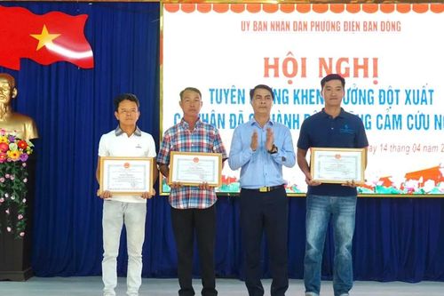 Đà Nẵng: Khen thưởng 3 cá nhân dũng cảm cứu 13 người bị đuối nước