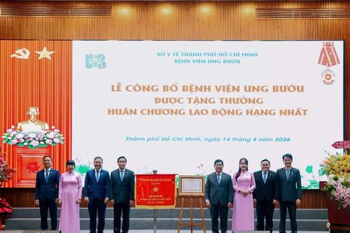 Bệnh viện Ung bướu TPHCM đón nhận Huân chương Lao động Hạng Nhất