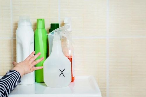 Trẻ gần 2 tuổi ngộ độc aceton, cảnh báo nguy hiểm từ vật dụng tưởng vô hại