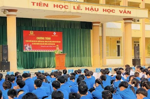 Xây dựng trường học không khói thuốc: Tạo 'lá chắn' từ chính học sinh
