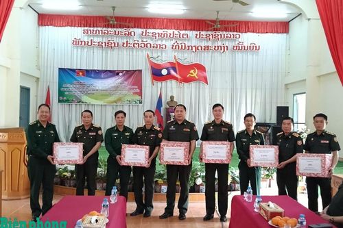 Ban Chỉ huy Bộ đội Biên phòng tỉnh Sơn La thăm, chúc Tết lực lượng bảo vệ biên giới hai tỉnh Hủa Phăn, Lào