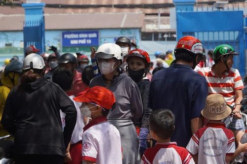 Nhiều trường ở TPHCM tạm dừng ăn bán trú
