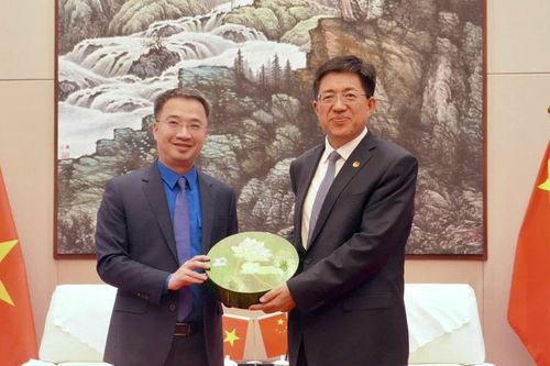 Anh Nguyễn Tường Lâm gặp xã giao Bí thư thứ nhất T.Ư Đoàn TNCS Trung Quốc