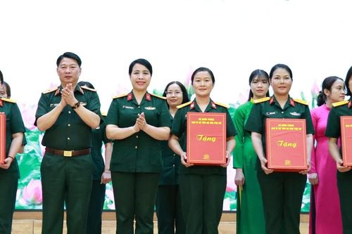 Phụ nữ Quân đội làm chủ vũ khí và khí tài công nghệ cao