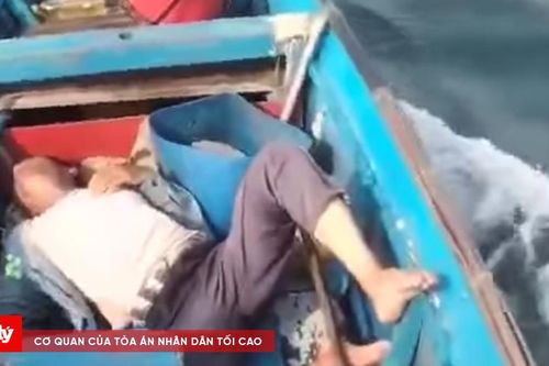 Ngư dân 68 tuổi kiệt sức sau một ngày mất tích trên biển