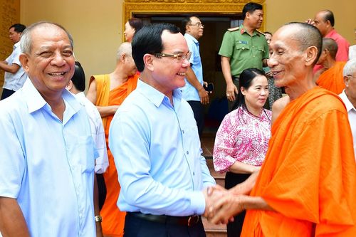 Đồng bào Khmer đón Tết Chôl Chnăm Thmây đủ đầy