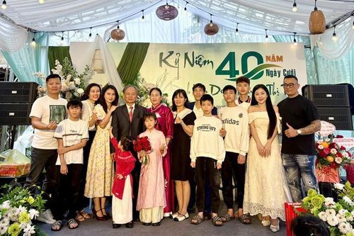 Chàng rể Bắc Ninh dựng rạp, làm 'đám cưới lần 2' cho bố mẹ vợ, hàng xóm khen ngợi