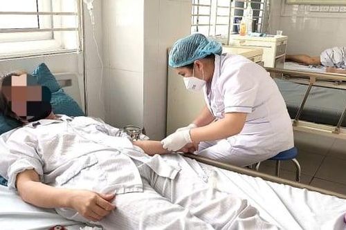 Chủ quan không tiêm phòng, người phụ nữ 42 tuổi nhập viện vì sởi biến chứng nặng