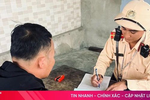 Phạt tài xế xe tải làm rơi vãi đá dăm xuống đường, gây mất an toàn