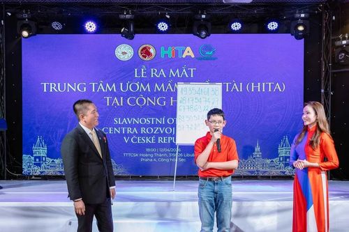 Trung tâm Ươm mầm Hiền tài tại Séc hướng tới phát triển thế hệ trẻ gốc Việt