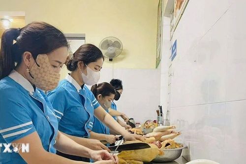 Nghệ An: Siết quản lý bếp ăn bán trú, bảo đảm quy trình từ 'gốc' đến 'ngọn'