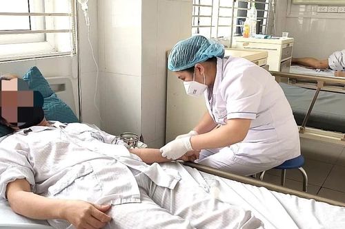 Cảnh báo: Chủ quan, nhiều bệnh nhân lớn tuổi bị sởi biến chứng nặng