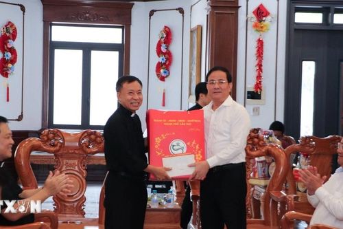 Cần Thơ: Thăm, chúc mừng Lễ Phục sinh năm 2026 tại Giáo xứ Chánh Tòa