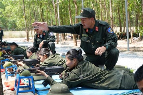 Tân binh công an nhân dân tôi luyện trên thao trường nắng gió