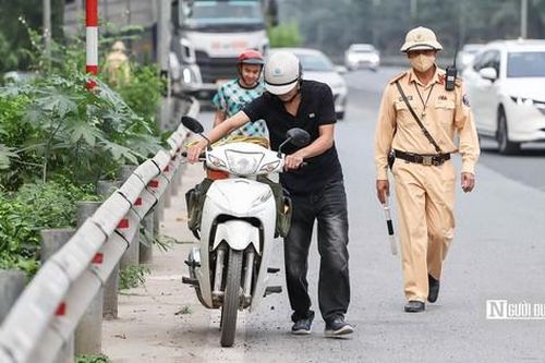 Hà Nội: Loạt xe máy bị xử lý khi đi vào cao tốc Đại lộ Thăng Long