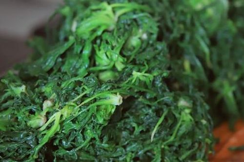 Ăn 1 mớ rau này tốt ngang thịt bò, mọc đầy bờ rào ai không biết hơi phí