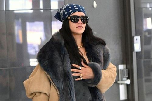 Rihanna xuất hiện gây chú ý