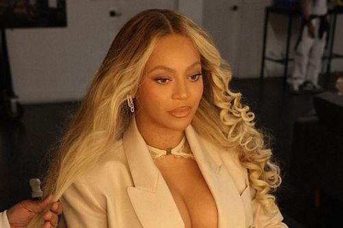 Beyoncé 'đốt mắt' với loạt ảnh táo bạo