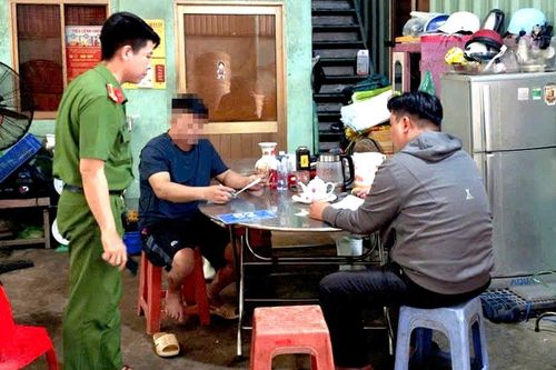 Đổ rác bừa bãi, bị 'phạt nguội' 3,5 triệu đồng
