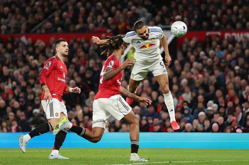 Man Utd thua sốc Leeds tại Old Trafford sau 45 năm; Đoàn Văn Hậu bị treo giò