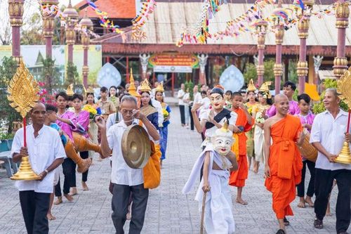 Đồng bào Khmer An Giang đón Chư thiên, rước Đại lịch năm mới