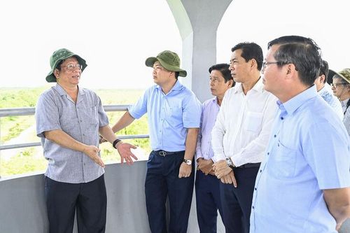 Chủ tịch UBND tỉnh Hồ Văn Mừng khảo sát một số dự án trên địa bàn hai xã An Biên và Tân Thạnh, Vườn quốc gia U Minh Thượng
