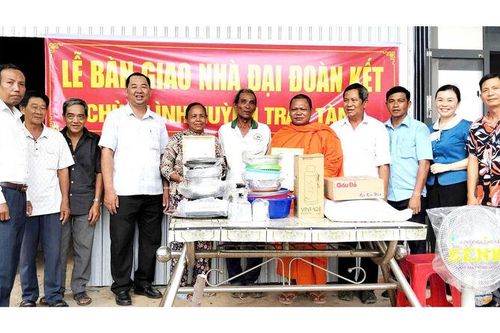 Xã Hòn Đất bàn giao nhà Đại đoàn kết cho hộ đồng bào Khmer