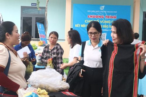 Đưa sản phẩm vùng cao lên không gian số