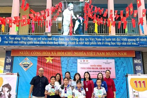 Tuyên truyền 'Phòng chống mua bán, xâm hại trẻ em'
