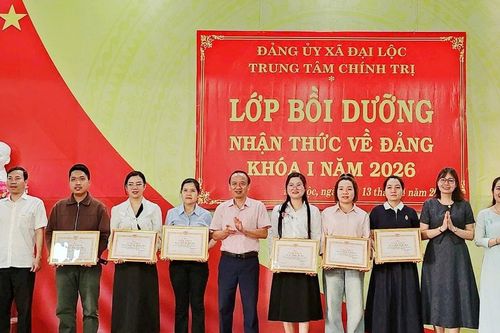 Trung tâm Chính trị xã Đại Lộc bồi dưỡng nhận thức về Đảng cho 94 học viên