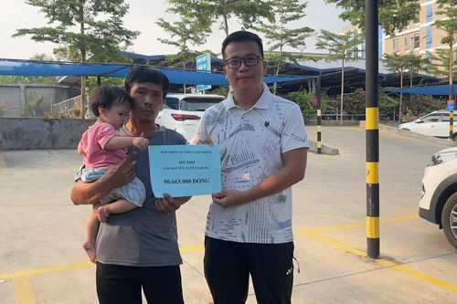 Nhóm Thiện nguyện Chư Prông hỗ trợ hơn 50 triệu đồng cho bệnh nhân nghèo