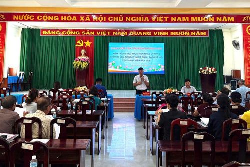 Kiểm tra hoạt động nhận ủy thác vốn vay của thanh niên tại phường Cam Linh