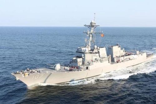 Hải quân Mỹ điều động hơn 15 tàu chiến áp sát bờ biển Iran phong tỏa eo biển Hormuz