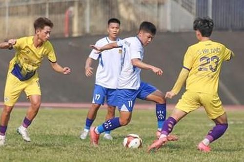 Chia điểm trên sân nhà